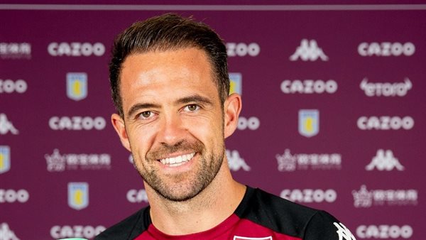 داني إنجز لاعب أستون