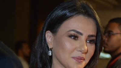 دينا فؤاد: راضية عن إيرادات فيلم 200 جنيه لأن فيه نجوم مصر