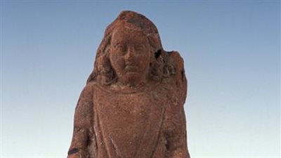 متحف الآثار بمكتبة الإسكندرية يعرض تمثال صغير لتلميذة