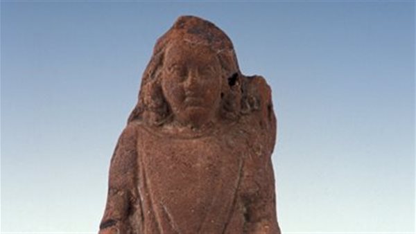  تمثال صغير لتلميذة