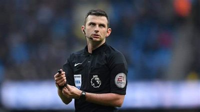 مايكل أوليفر حكمًا لـ مباراة برشلونة وبايرن ميونخ في دوري أبطال أوروبا