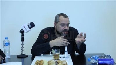 أول رد من مخرج مسلسل شقة 6 بعد انتقاد المؤلفين نهايته: استعنت بناس تكتب حاجة أحسن