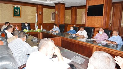 نائب محافظ سوهاج يجتمع مع لجنة استرداد أراضي أملاك الدولة | صور