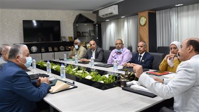 محافظ أسوان يشرف على مسابقة اختيار مديري الإدارات التعليمية 