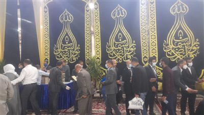 عزاء رجل الأعمال محمود العربي يتحول لمظاهرة لوداع شهبندر التجار | صور 