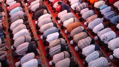 عالم أزهري: يجوز تأخير الصلاة أثناء مجالس العلم في تلك الحالة