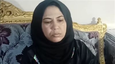 صورها دون ملابس وتعدى عليها بالضرب.. أم تستغيث من بطش ابنها العاق