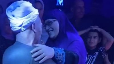 عجوزان يرقصان سلو في حفل زفاف حفيدتهما بالشرقية | صور وفيديو