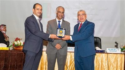 وزير التعليم العالي يستعرض القواعد الاسترشادية الخاصة بالعبء التدريسي لبرامج الساعات