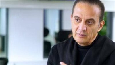 طارق علام يؤدي واجب العزاء في الفنان الراحل سمير الملا | فيديو