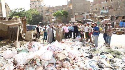نظافة القاهرة تجتمع بـ أصحاب العربات الكارو بمصر القديمة لحل أزمة القمامة المتراكمة
