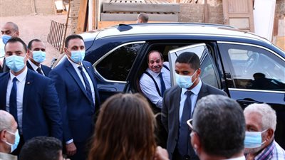 طفل للسيسي خلال جولته بشرم الشيخ: هتلف على البيوت كلها يا عمو.. والرئيس يرد │ فيديو