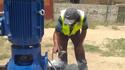 مياه سوهاج تنتهي من تشغيل بئري مياه ارتوازية بتكلفة 1.2 مليون جنيه