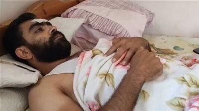 معلم أنقذ طفلتين بالقفز أسفل عجلات القطار: لم أتردد لحظة.. ورأيت ابنتيْ مكانهما