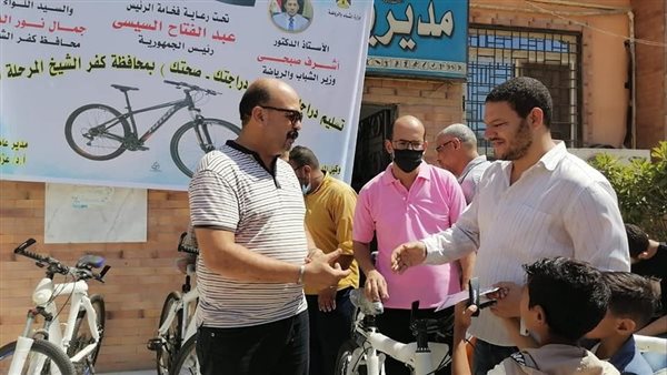 تسليم دراجات للشباب