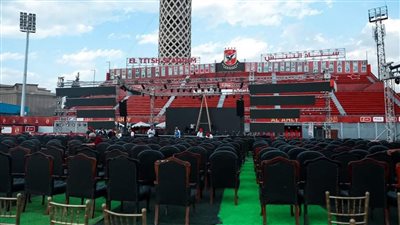 تجهيزات مكثفة قبل انطلاق حفل الأهلي لـ تدشين النجمة العاشرة | صور