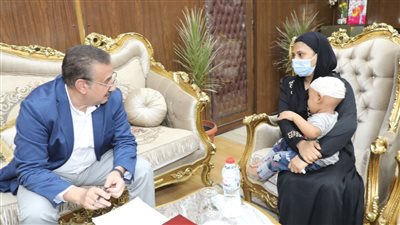 محافظ المنوفية: مساعدة مالية عاجلة لإحدى الحالات الإنسانية.. ورعاية طبية لطفلها الكفيف