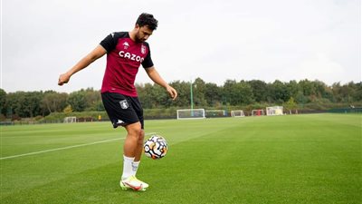 بعد عودته من الإصابة.. تريزيجيه يظهر بالكرة في تدريبات أستون فيلا | صورة