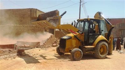 إزالة 46 حالة تعدٍ بمساحة 18 ألف م بقرى مركز إدفو بأسوان