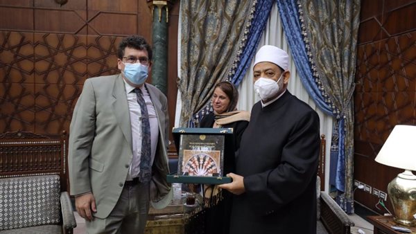 شيخ الأزهر يلتقي