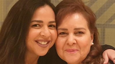 بكلمات مؤثرة.. إيمي سمير غانم تٌحيي ذكرى مرور 40 يومًا على وفاة والدتها