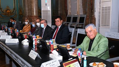 الاجتماع الأول لمجلس كلية الآثار بجامعة عين شمس بحضور زاهي حواس وزير الآثار السابق