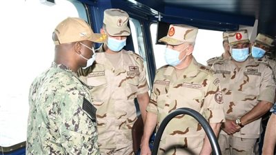 رئيس أركان حرب القوات المسلحة يشهد تدريبات بحرية ضمن فعاليات النجم الساطع 2021