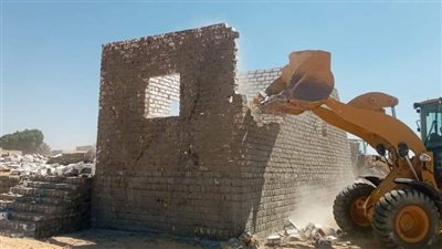 إزالة 12 حالة تعدٍ على أراضٍ زراعية في أسيوط