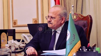 جامعة القاهرة تنعى عمرو أبو العز عميد كلية طب الأسنان السابق