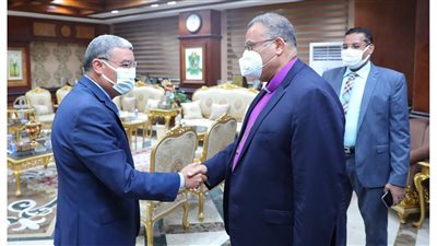 محافظ المنيا يستقبل رئيس الطائفة الإنجيلية لبحث جهود المشاركة المجتمعية 