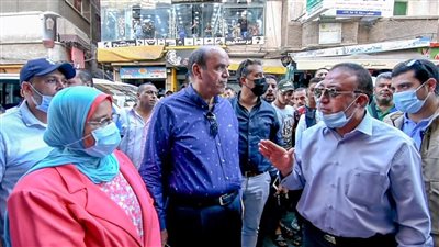 محافظ الإسكندرية: إزالة الإشغالات بشارع الزهور وتشميع المحال المخالفة
