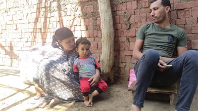 أسرة طفل دون ذراعين بالمنوفية تناشد وزيرة التضامن بصرف معاش تكافل وكرامة │ فيديو