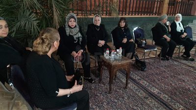  أشرف زكي وجمال يوسف أول الحاضرين في عزاء شقيقة عفاف شعيب 