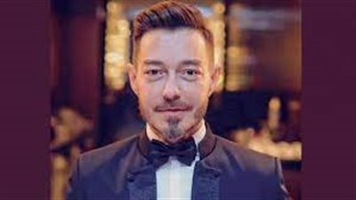 أحمد زاهر عن تعديه على صحفي بجنازة دلال عبد العزيز: عمري ما تجاوزت حدودي