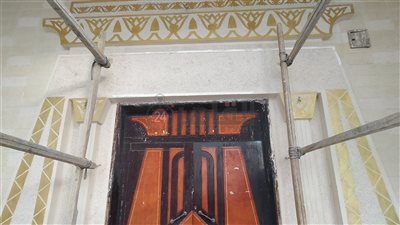 زهرة اللوتس والصقر المصري يثيران الجدل على واجهة مسجد بالفيوم.. ومُصصمه يكشف التفاصيل| صور وفيديو