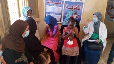 الكشف على 1237 مواطنًا في قافلة طبية مجانية ضمن حياة كريمة بـ قنا 