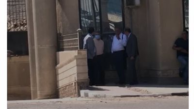 وصول الممرض المجني عليه في واقعة اسجد للكلب إلى المحكمة الاقتصادية