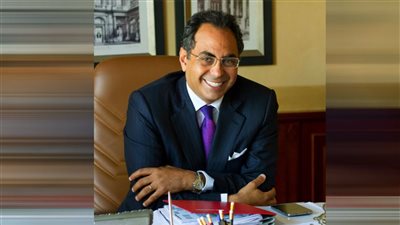 قيادي في الحزب يهاجم هاني سري الدين: جاء للوفد متأخرًا.. وانتمى لجميع أحزاب مصر