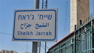 فلسطينية تواجه مستوطنًا إسرائيليًّا بالشيخ جراح 