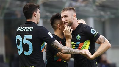 لاوتارو ودزيكو يقودان هجوم إنتر أمام فيورنتينا في الدوري الإيطالي 