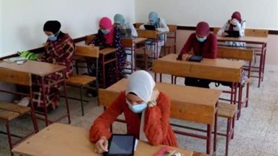 الحكومة تكشف حقيقة إجراء امتحانات الصفين الأول والثاني الثانوي من المنزل