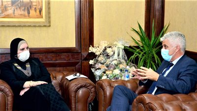 وزيرة التجارة: مصر مؤهلة لتكون مركزًا لتصنيع وتصدير الملابس لكافة الأسواق العالمية