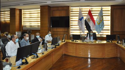 رئيس جامعة كفر الشيخ يوجه العمداء بـ ضرورة ترشيد الإنفاق العام | صور