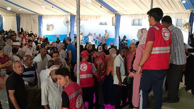 بدء تسليم الفيزا كارد لأسر الشهداء والمصابين بشمال سيناء لصرف مستحقاتهم المالية | صور