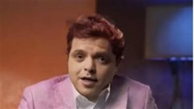 محمد هنيدي يشوّق جمهوره بالشعر الأحمر.. ويشكر شيبة وعمر كمال لهذا السبب