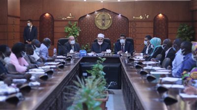 الكنيسة الأسقفية تصطحب وفدًا إفريقيًا لـ زيارة الأزهر الشريف وبيت العائلة المصرية │ صور