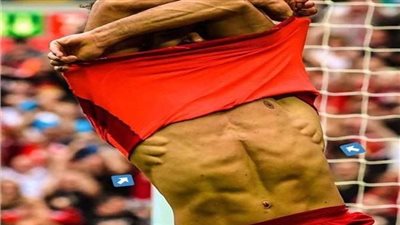 تحتاج إلى تمارين شاقة.. ما سر عضلات محمد صلاح الشبيهة بخياشيم السمكة؟