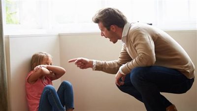 هل يحق للزوج ضرب زوجته وأبنائه لأنهم لا يصلّون؟ الإفتاء تجيب