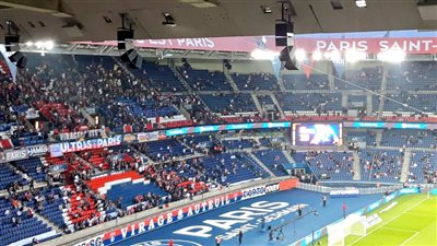 جماهير باريس سان جيرمان تطلق صافرات الاستهجان ضد مبابي قبل مواجهة ليون في الدوري الفرنسي