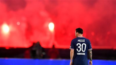 ميسي يتجاهل مصافحة بوتشيتينو في مباراة باريس وليون بالدوري الفرنسي | فيديو